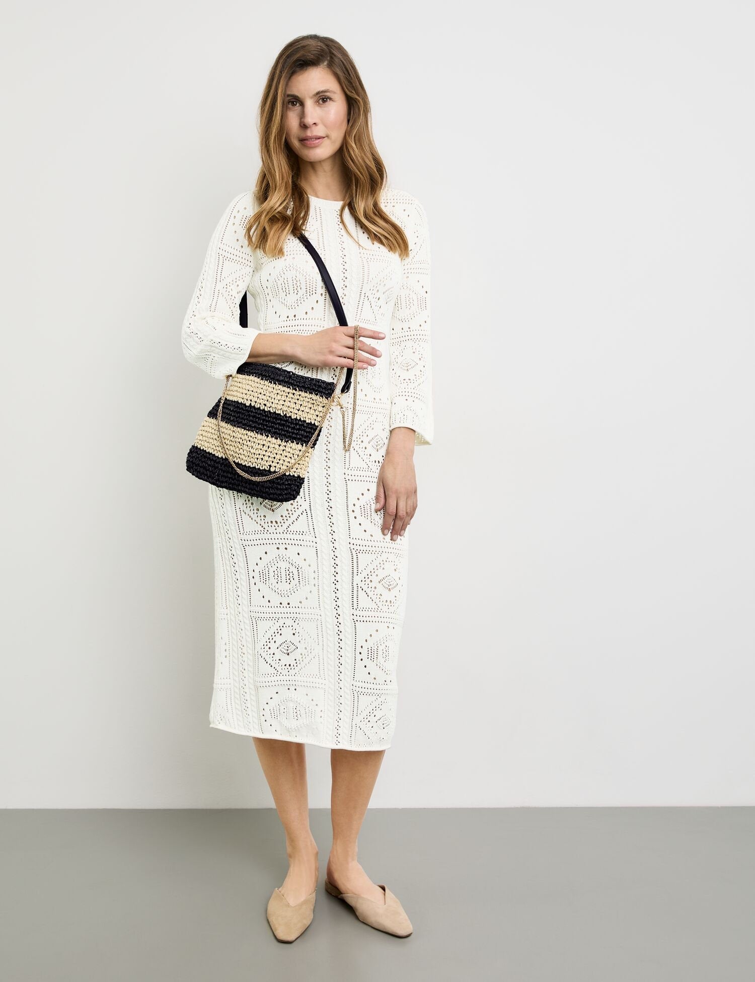 Medium-Sized Toyo Straw Bag_301019-72035_9016_04