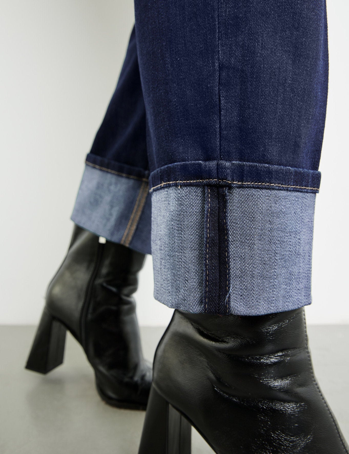 7-8-Length Jeans With Turn-Ups_320228-21431_8999_04