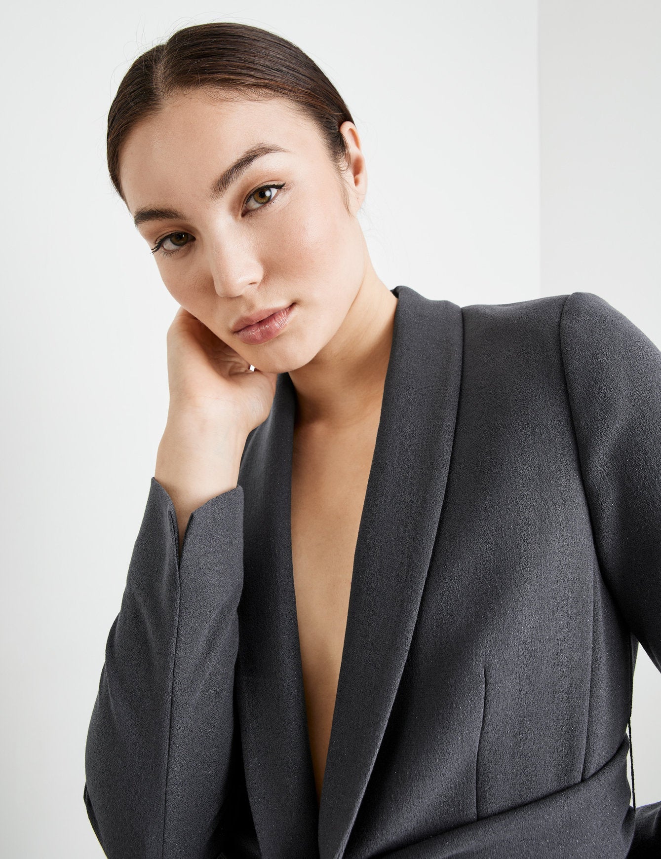 Fine Blazer With A Belt_430416-11351_2210_04