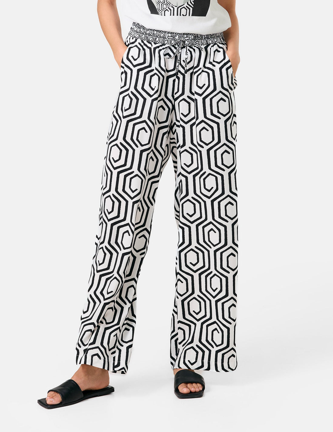 Gerry Weber_Patterned Slip-On Trousers_520048-31430_9069_02