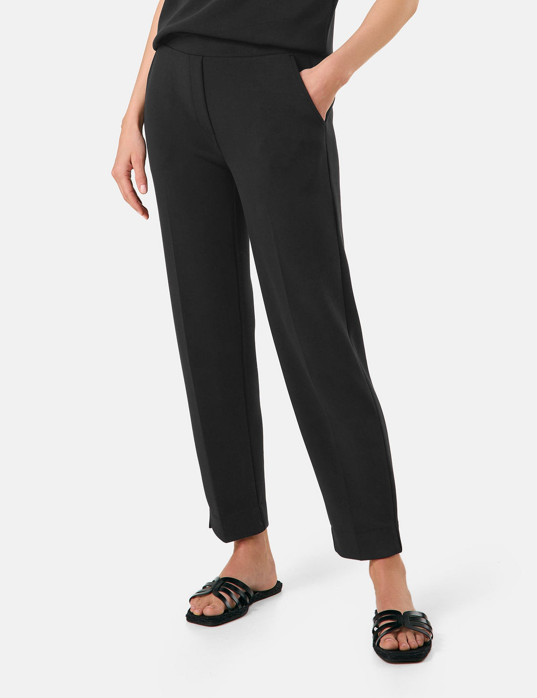 Gerry Weber_Elegant Sandy Washed Slip-On Trousers_520109-35006_11000_02