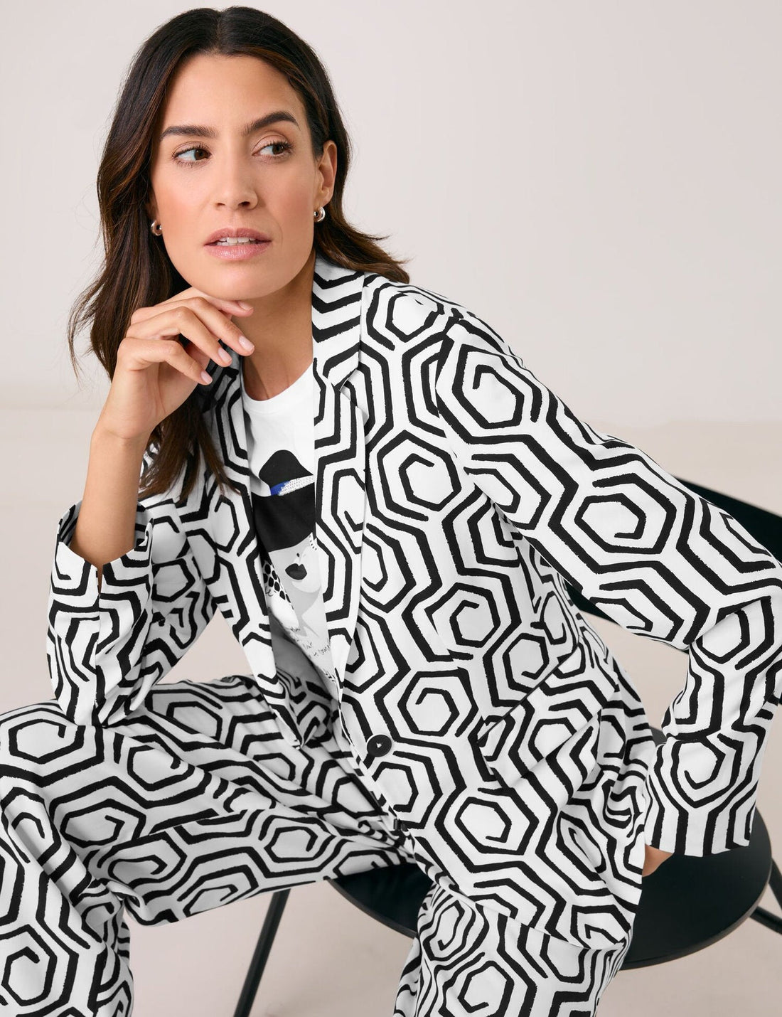 Gerry Weber_Sustainable Blazer with an All-Over Pattern_530042-31430_9069_02