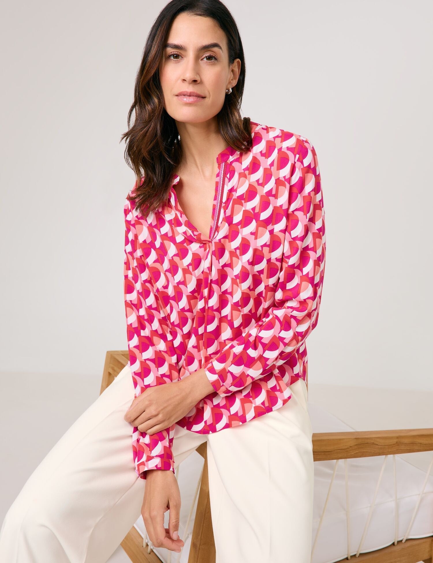Gerry Weber_Flowing Long Sleeve Blouse with an All-Over Pattern_560026-31455_3009_07