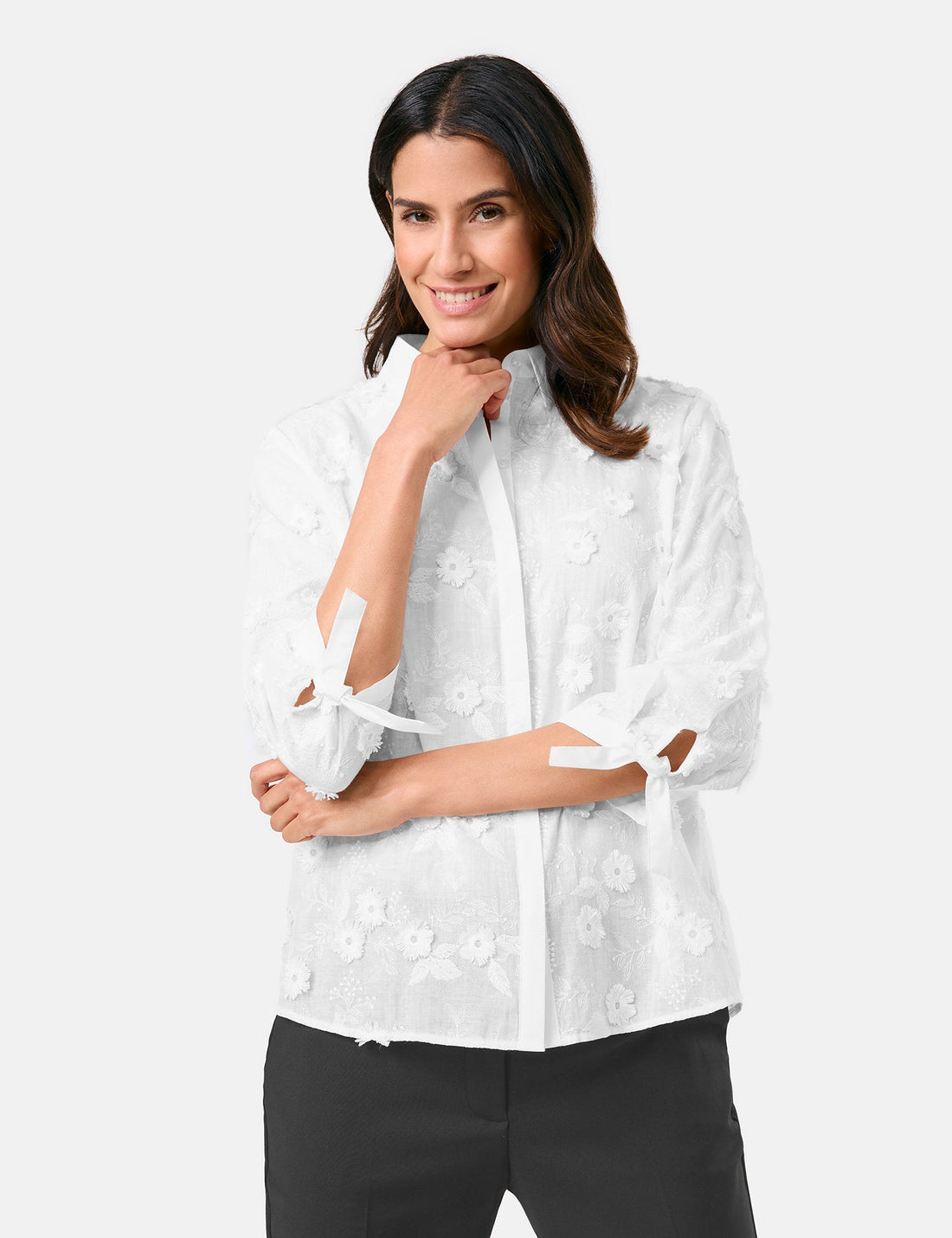 Gerry Weber_Blouse with 3/4-Length Sleeves and 3D Floral AppliquŽing_560106-31451_99600_02