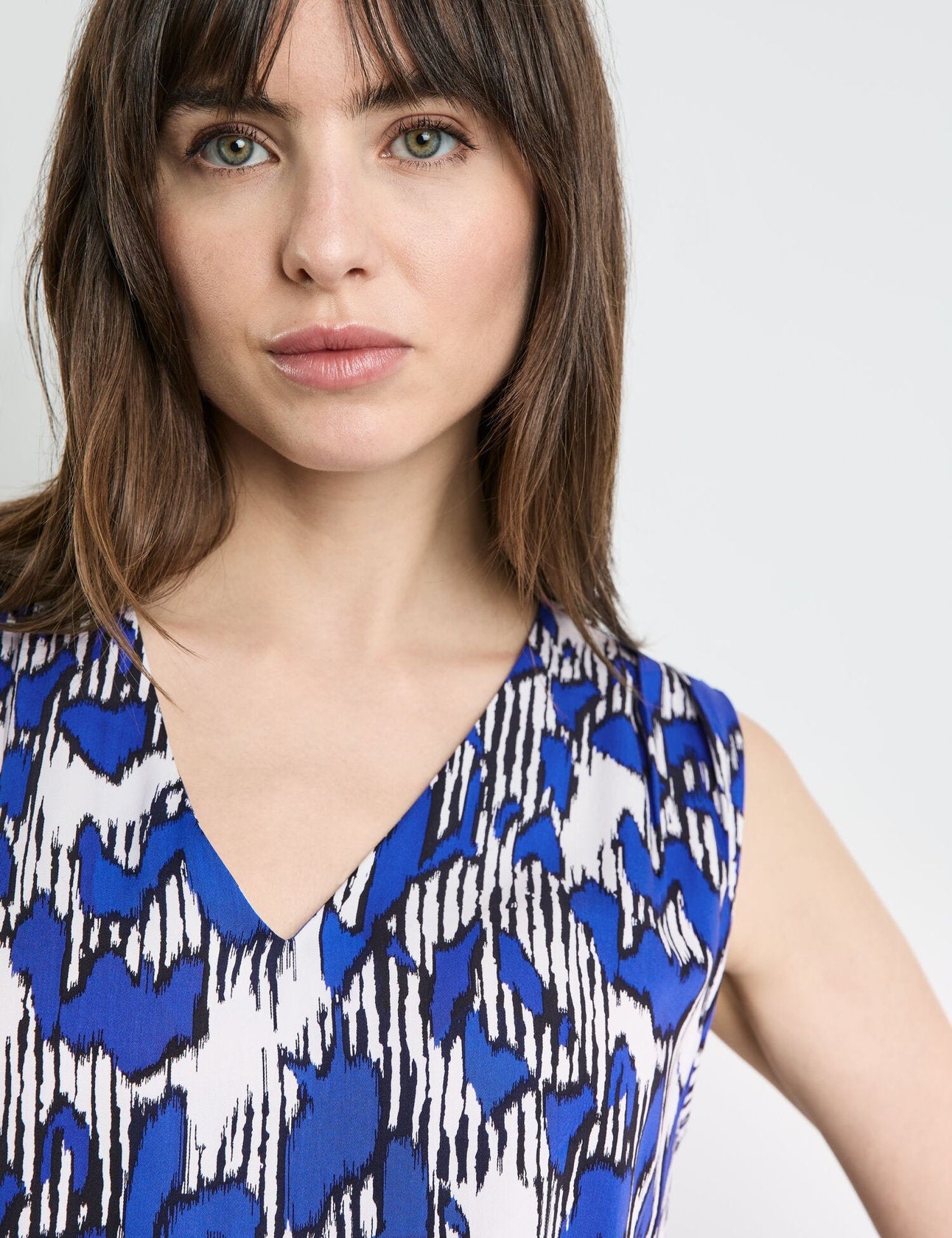 Blouse Top With All-Over Print_560347-11124_8872_04