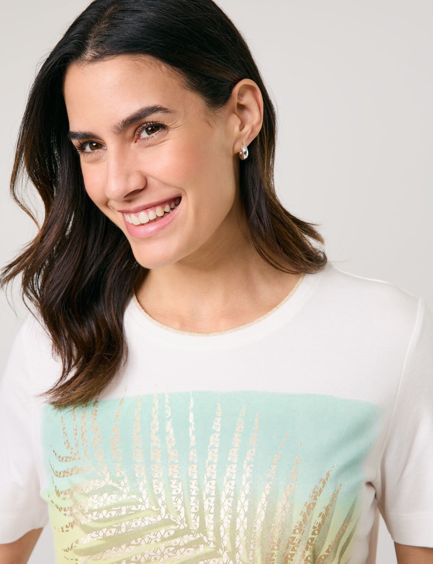 Gerry Weber_T-Shirt with a Shimmering Front Print_570255-35003_9047_04