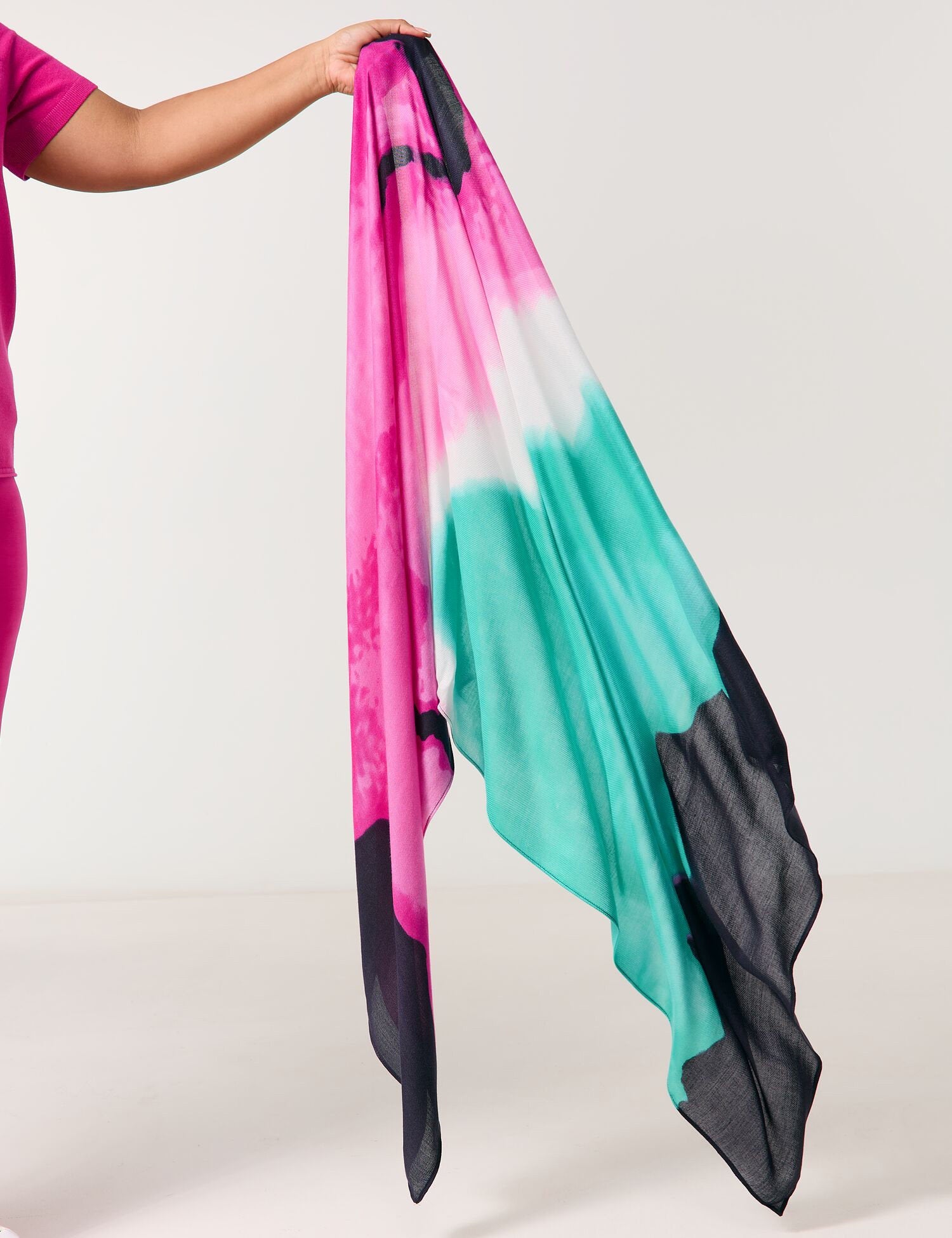 Samoon_Soft Scarf with a Watercolour Print_600602-23101_3352_04