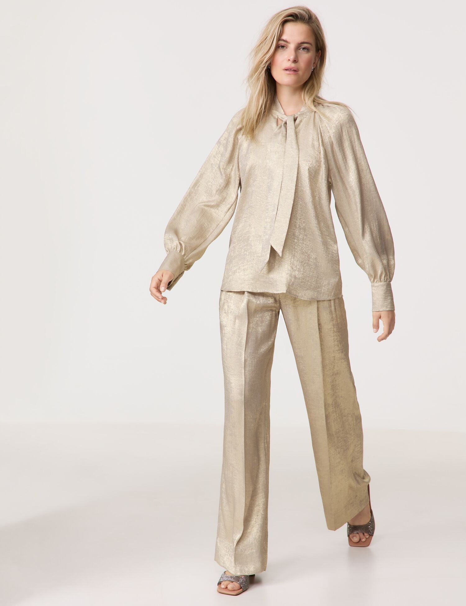 Pussycat Bow Blouse With A Golden Shimmer_660408-11318_9011_05