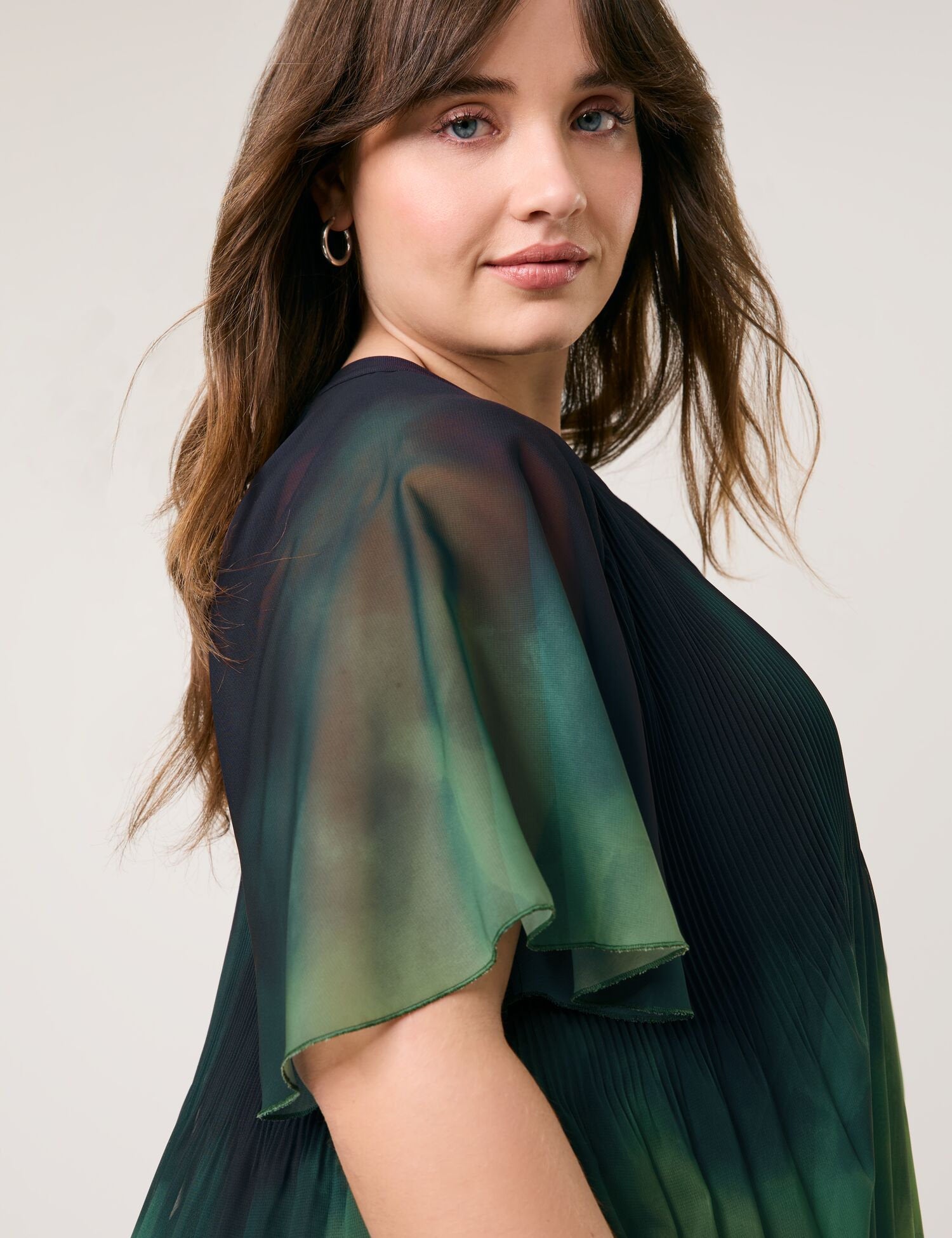 Samoon_Pleated Blouse with Short Sleeves_660624-21137_5752_04