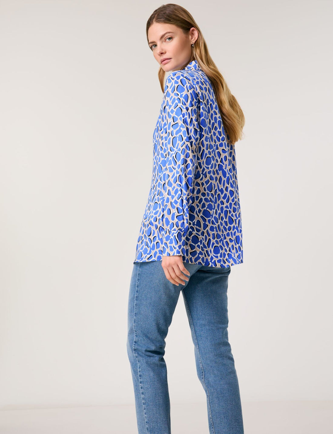 Taifun_Loose-Fitting Blouse with an All-Over Print_760350-11214_8992_02