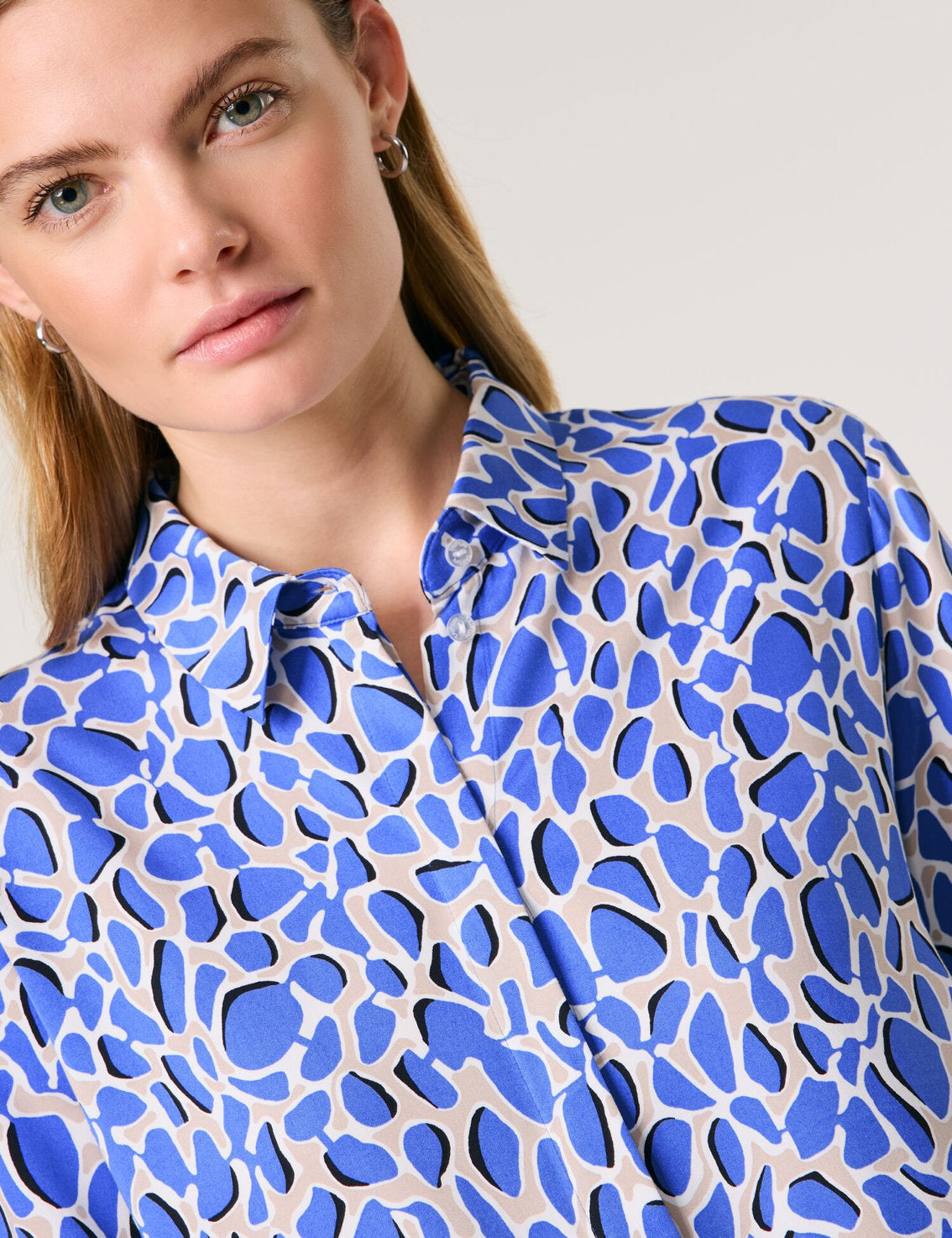 Taifun_Loose-Fitting Blouse with an All-Over Print_760350-11214_8992_05