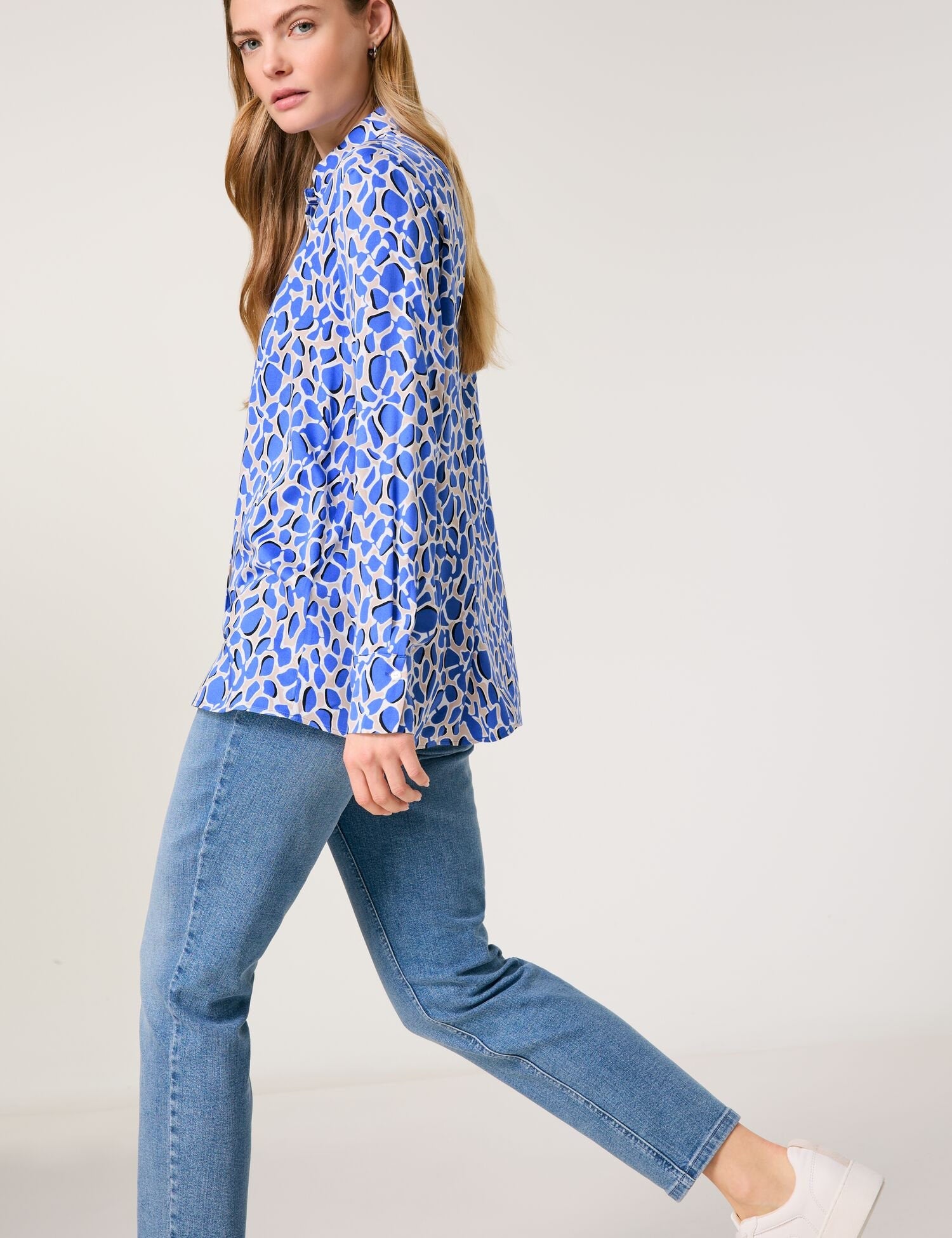 Taifun_Loose-Fitting Blouse with an All-Over Print_760350-11214_8992_07