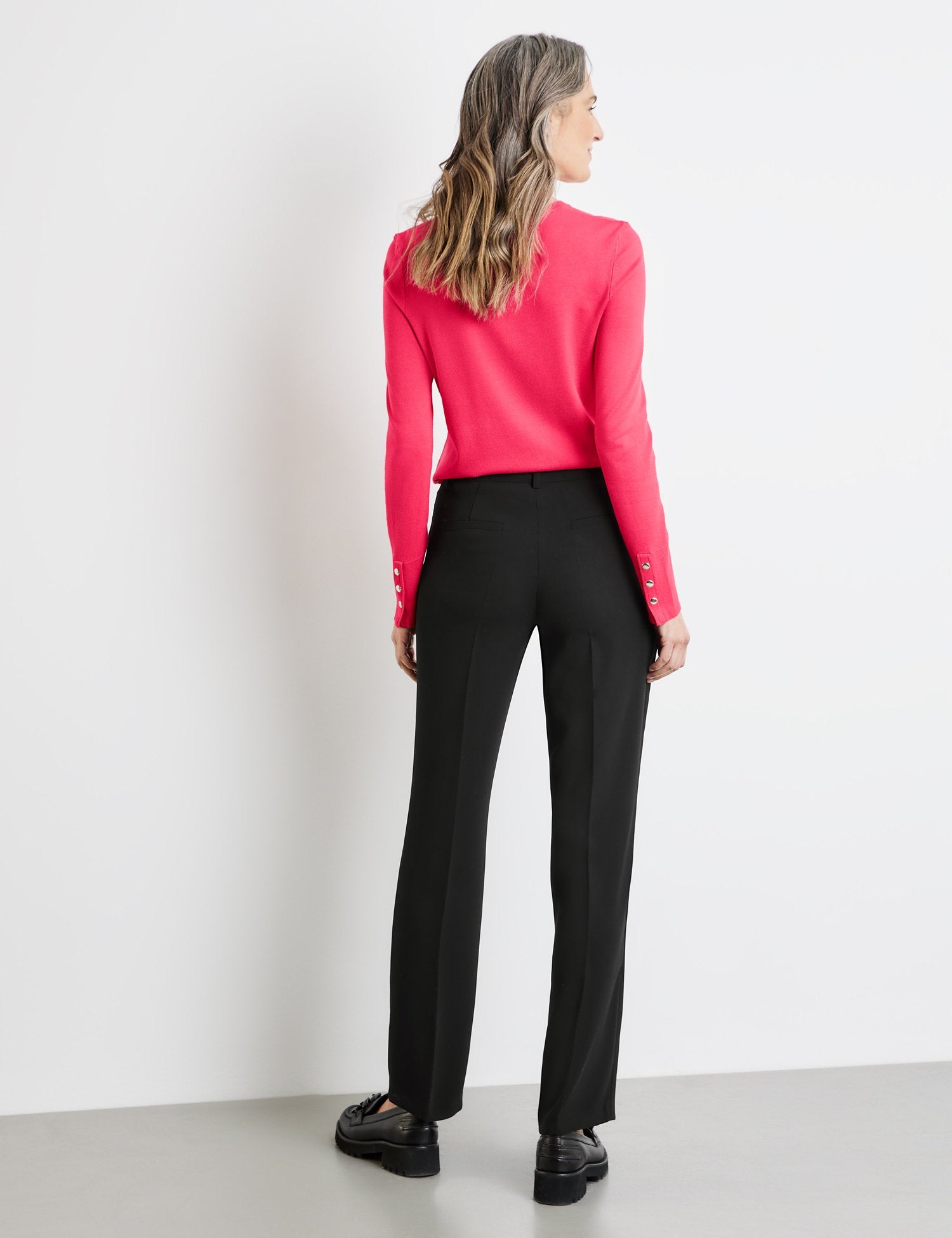 Gerry Weber_Simple Trousers with Pressed Pleats_925038-71944_11000_06