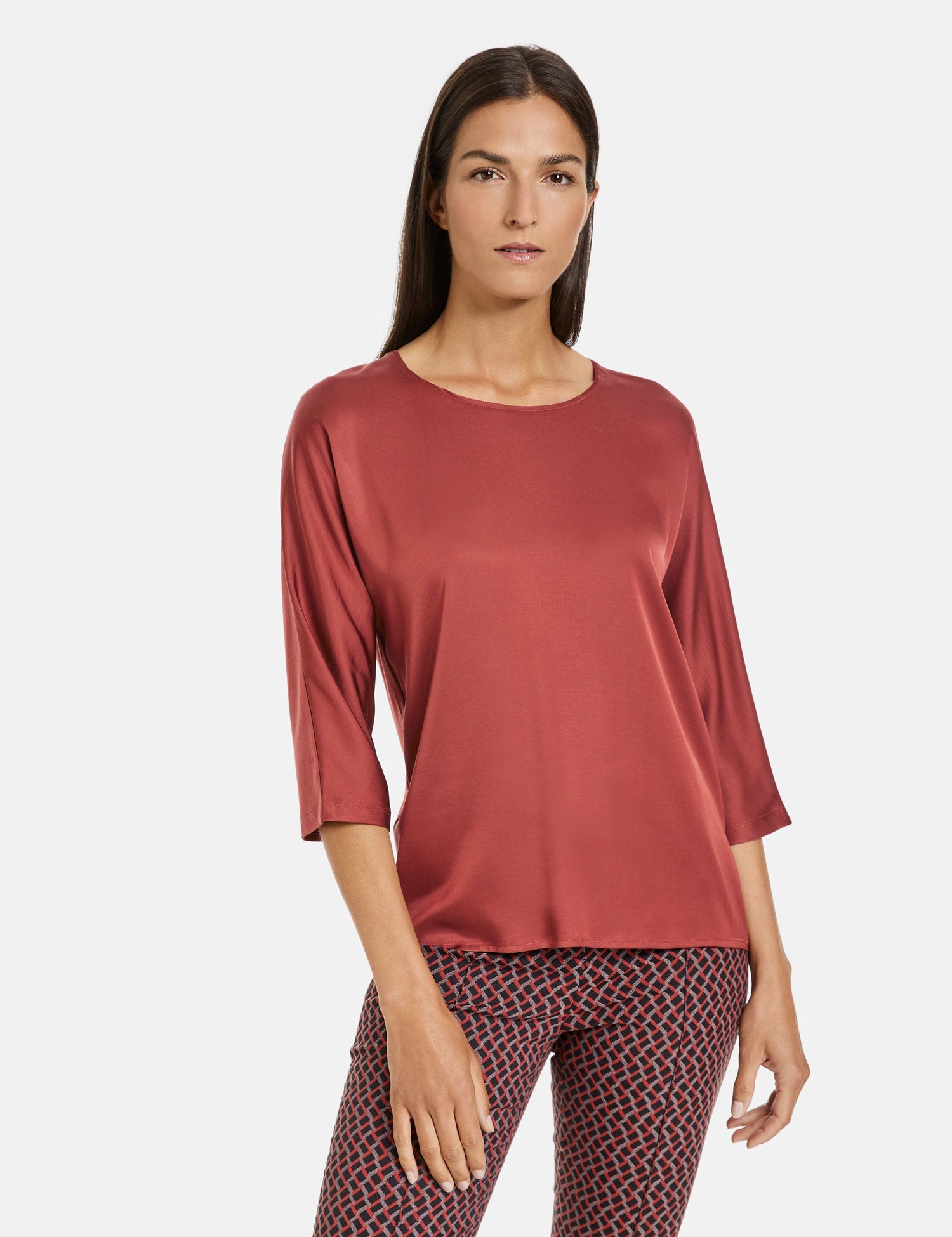 3/4 Sleeve Top With A Fabric Panel And A Subtle Sheen_270229-35033_60703_07