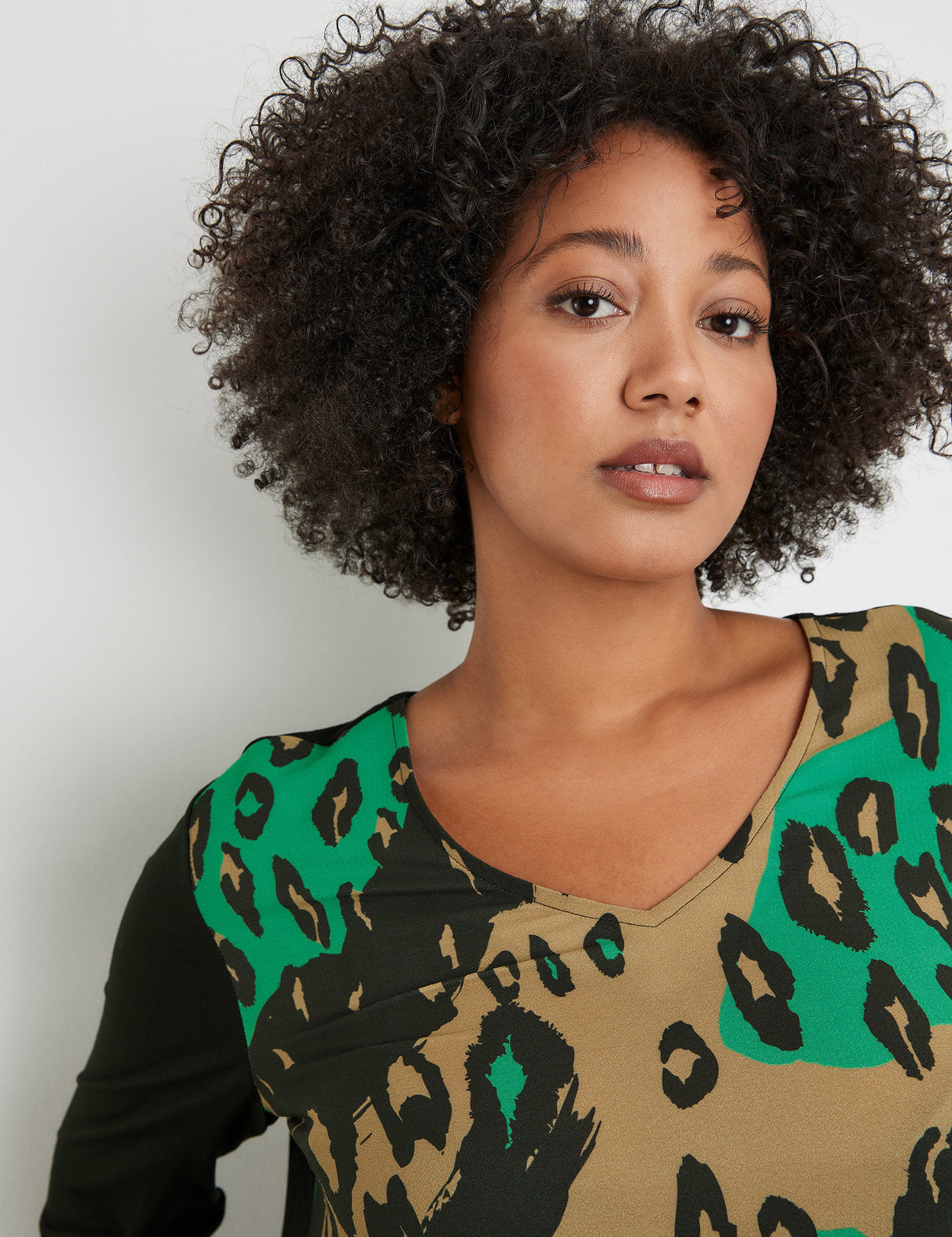 Long Sleeve Top With Fabric Panelling_371231-26337_1102_04