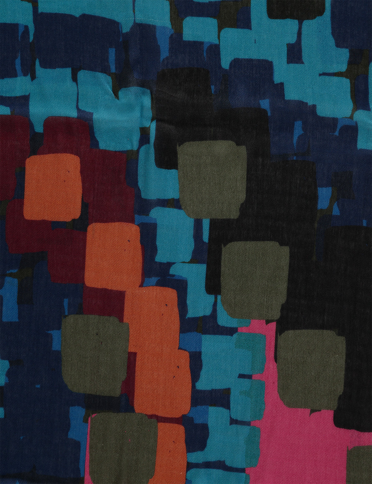 Soft Scarf With A Bright Print_400002-23102_8822_03