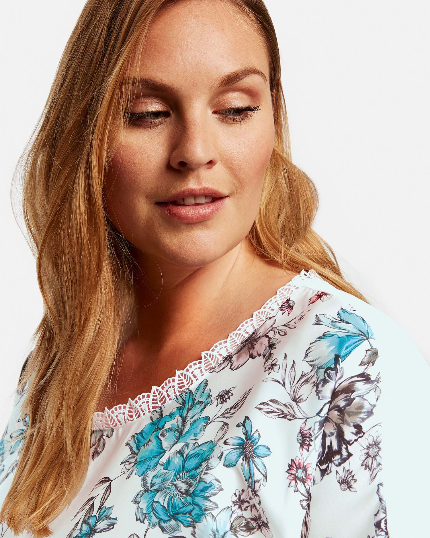 White T-Shirt Short-Sleeve Roundneck