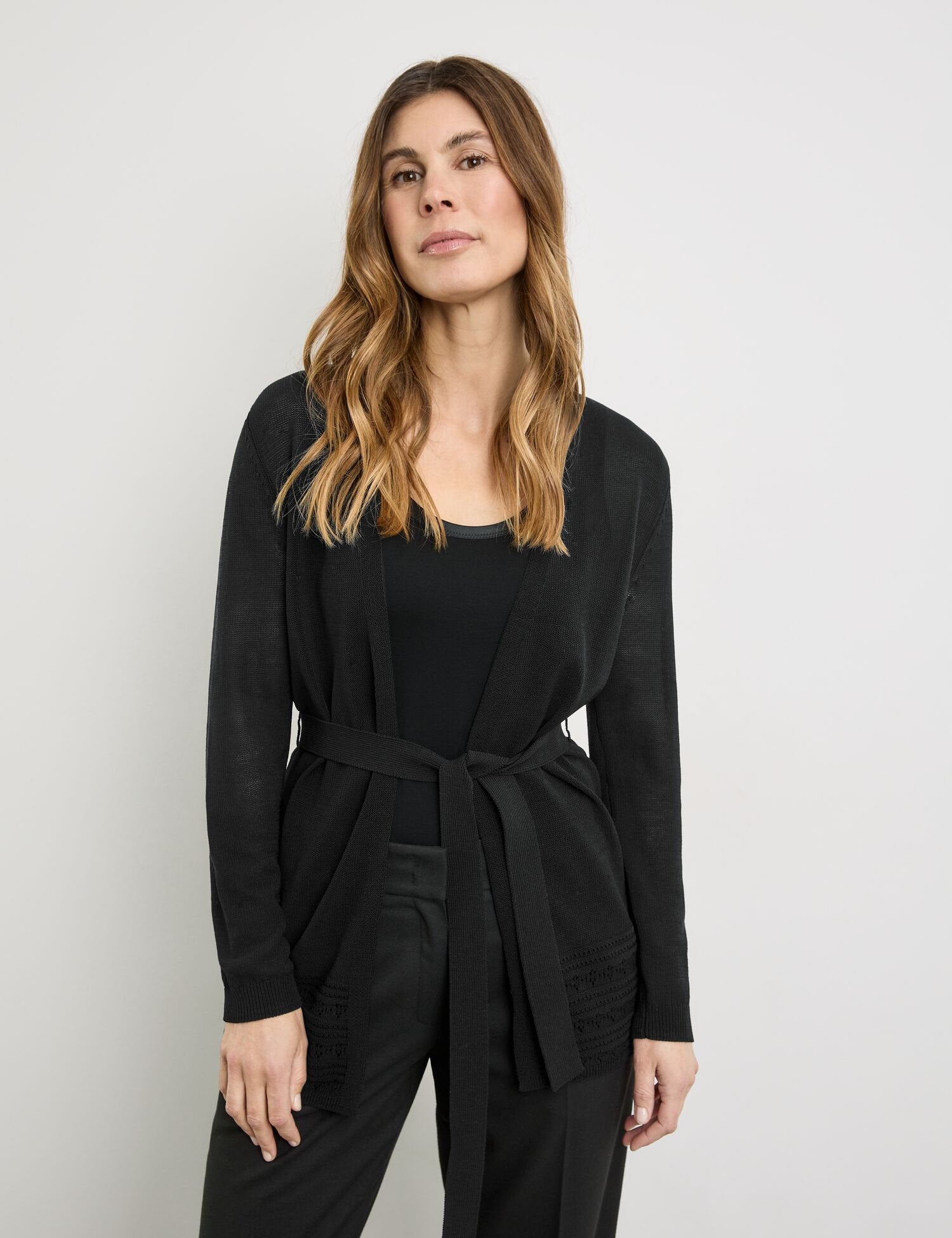 Open Cardigan With Crocheted Details And A Tie-Around Belt_230222-44731_11000_03