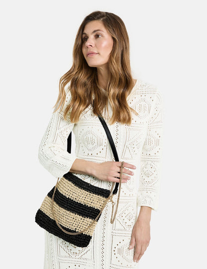 Medium-Sized Toyo Straw Bag_301019-72035_9016_07