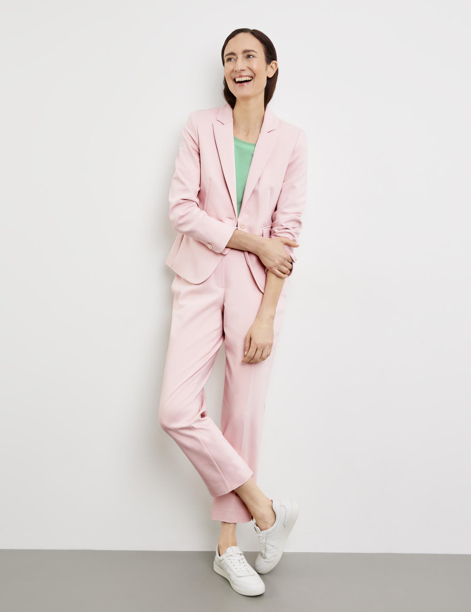 Elegant Trousers With Pressed Pleats_320006-31335_30289_05