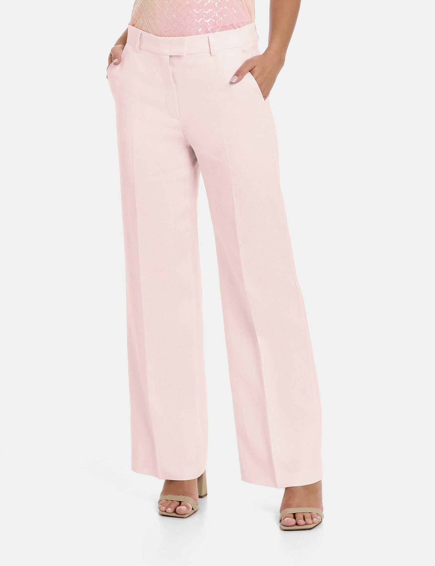 Linen Trousers With Pressed Pleats_320020-31277_30915_04