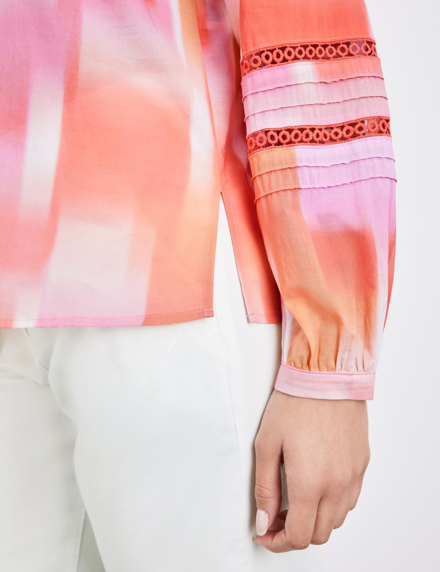 Cotton Blouse With Colour Graduation And Broderie Anglaise_360033-31421_3038_01