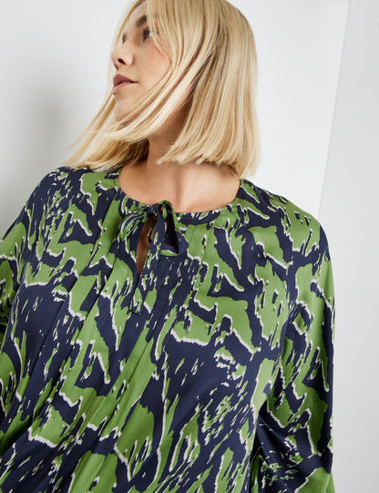 Casual Blouse With A Pintuck Inset Panel_360222-21234_8452_04