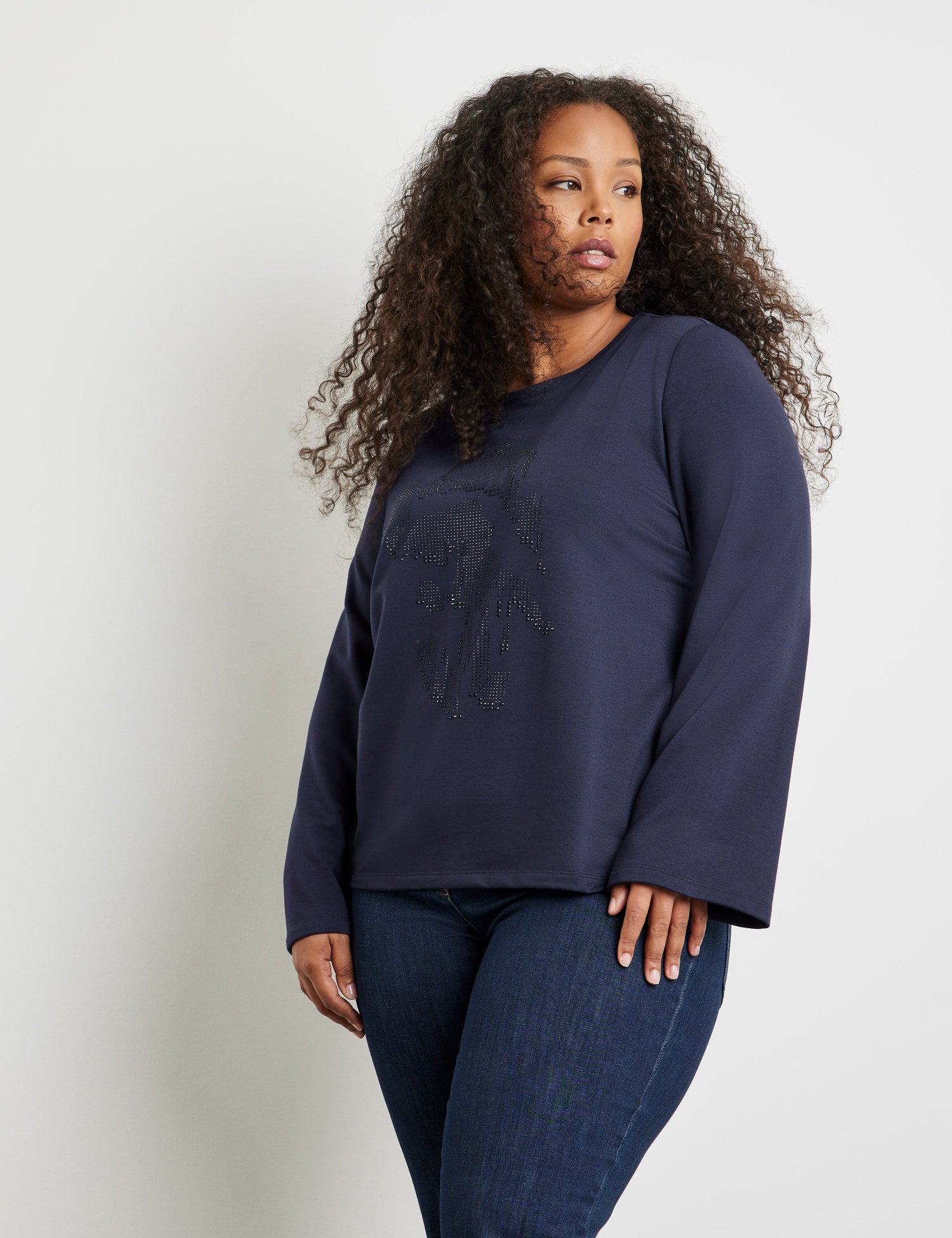 Sweatshirt With A Sparkling Motif_371245-26416_8450_01