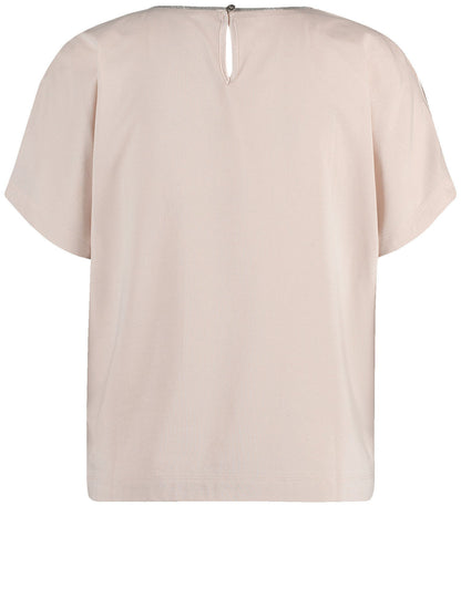 Blouse Top With A Glittering Neckline Trim_03