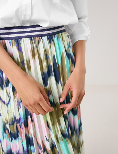 Gerry Weber_Patterned Pleated Skirt with an Elasticated Waistband_510015-31518_9036_04