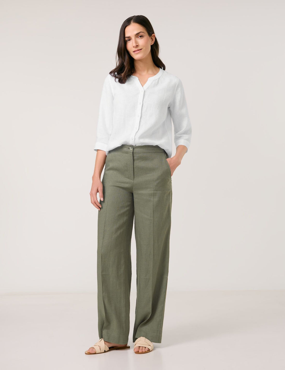 Gerry Weber_Wide Linen Trousers with an Elasticated Waistband_520030-31235_50955_01