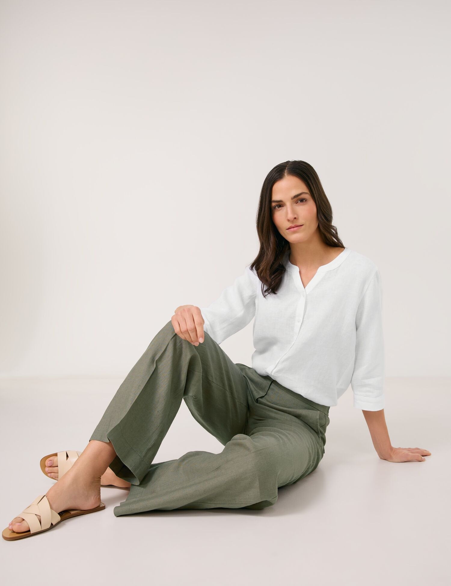Gerry Weber_Wide Linen Trousers with an Elasticated Waistband_520030-31235_50955_05