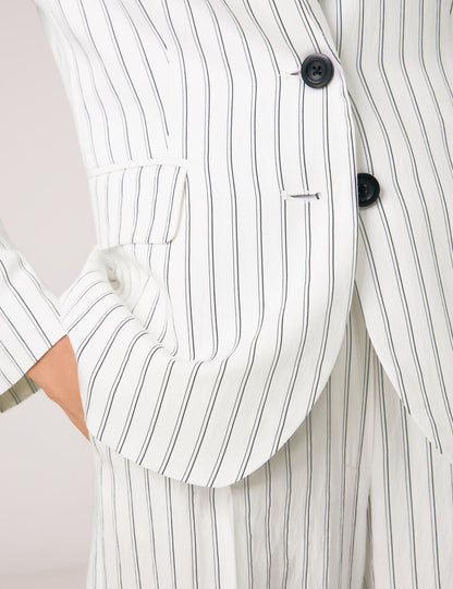 Gerry Weber_Fashionable Blazer with Pinstripes_530034-31239_9111_07