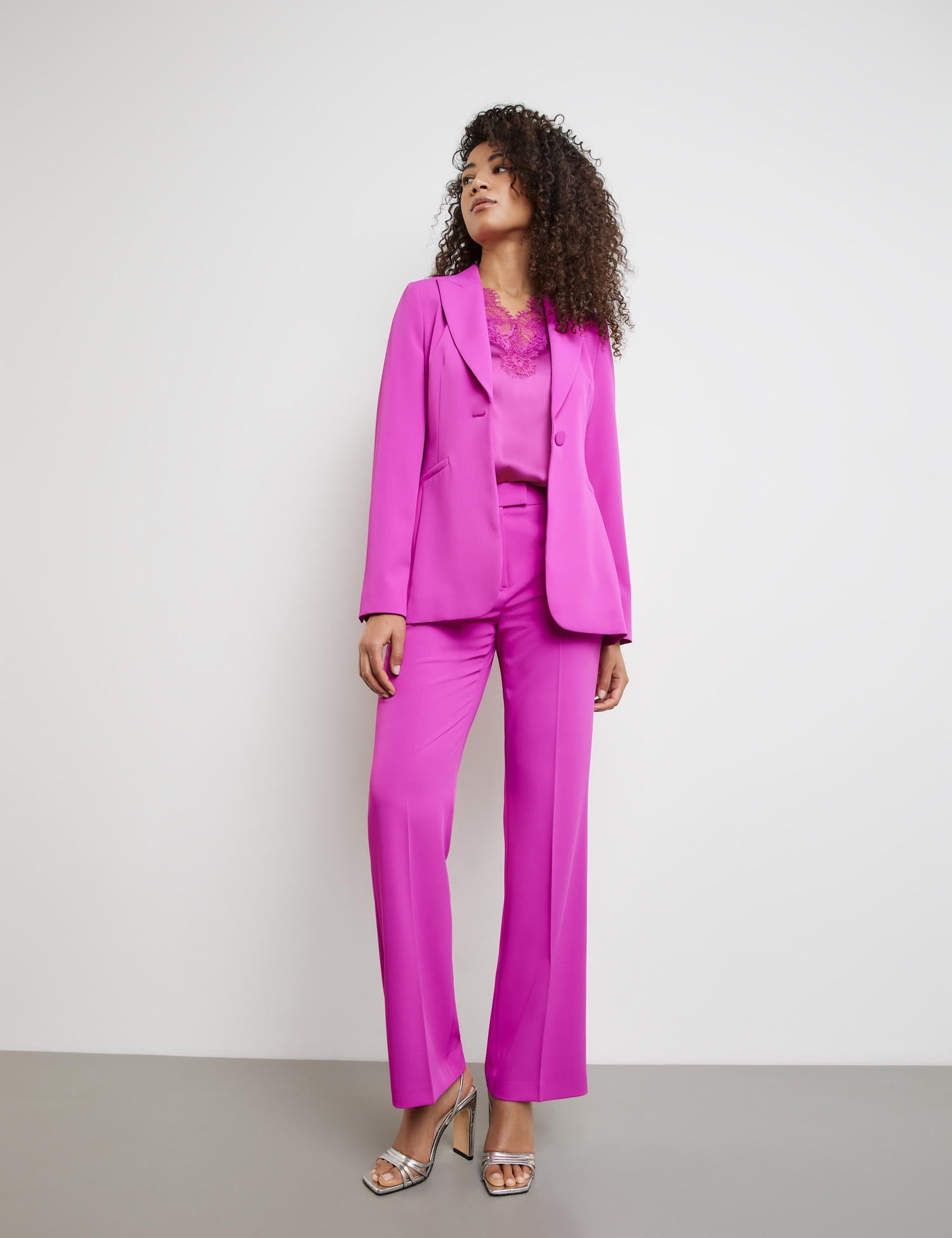 Stretch Blazer With A Tie-Around Belt_530304-11055_3420_05