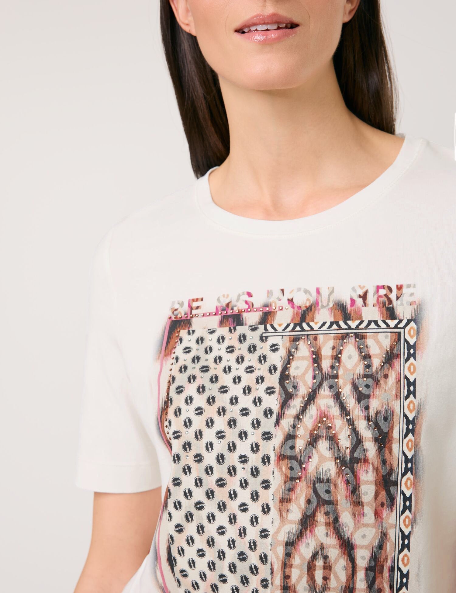 Gerry Weber_Top with Mid-Length Sleeves And a Patchwork Front Print_570237-35010_9042_05