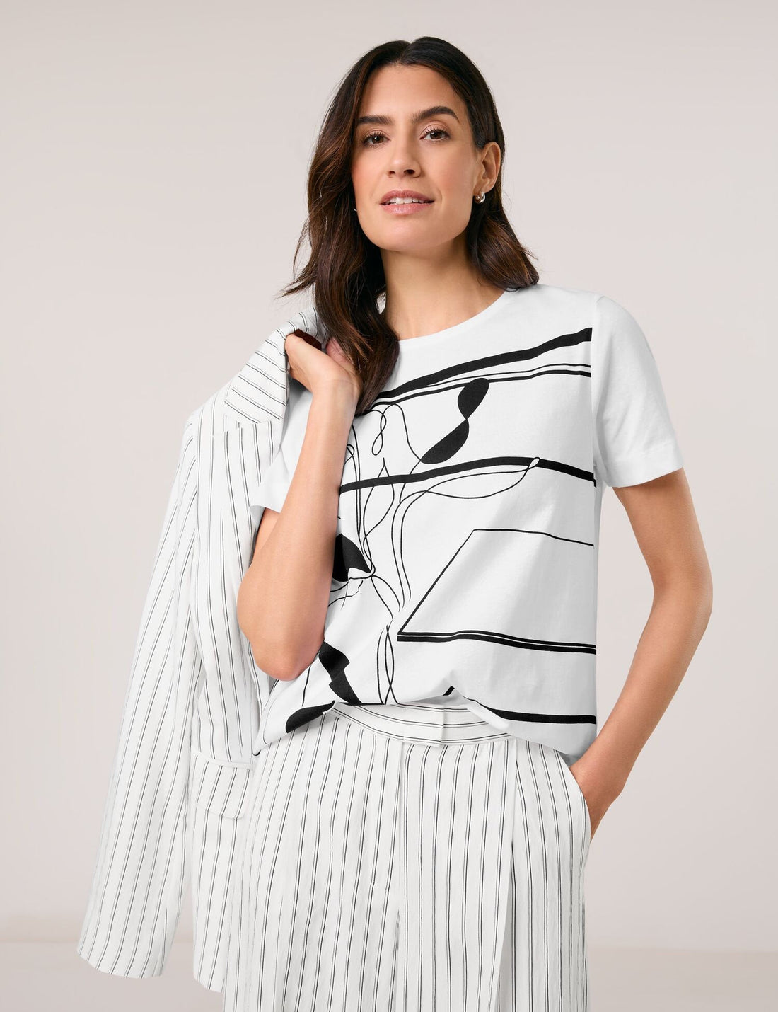 Gerry Weber_Cotton T-Shirt with an Abstract Front Print_570303-35045_9093_01