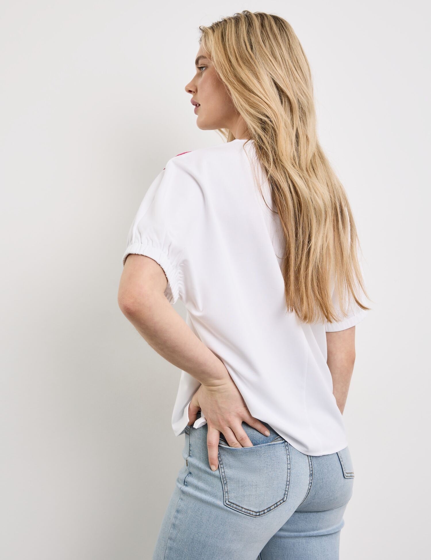 Top With Embroidery_571354-16211_9602_06