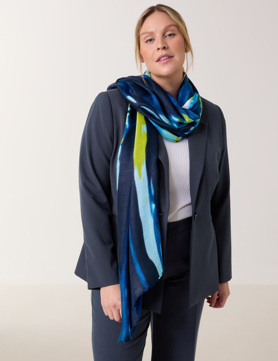 Samoon_Soft Scarf with a Print_600601-23100_8452_01