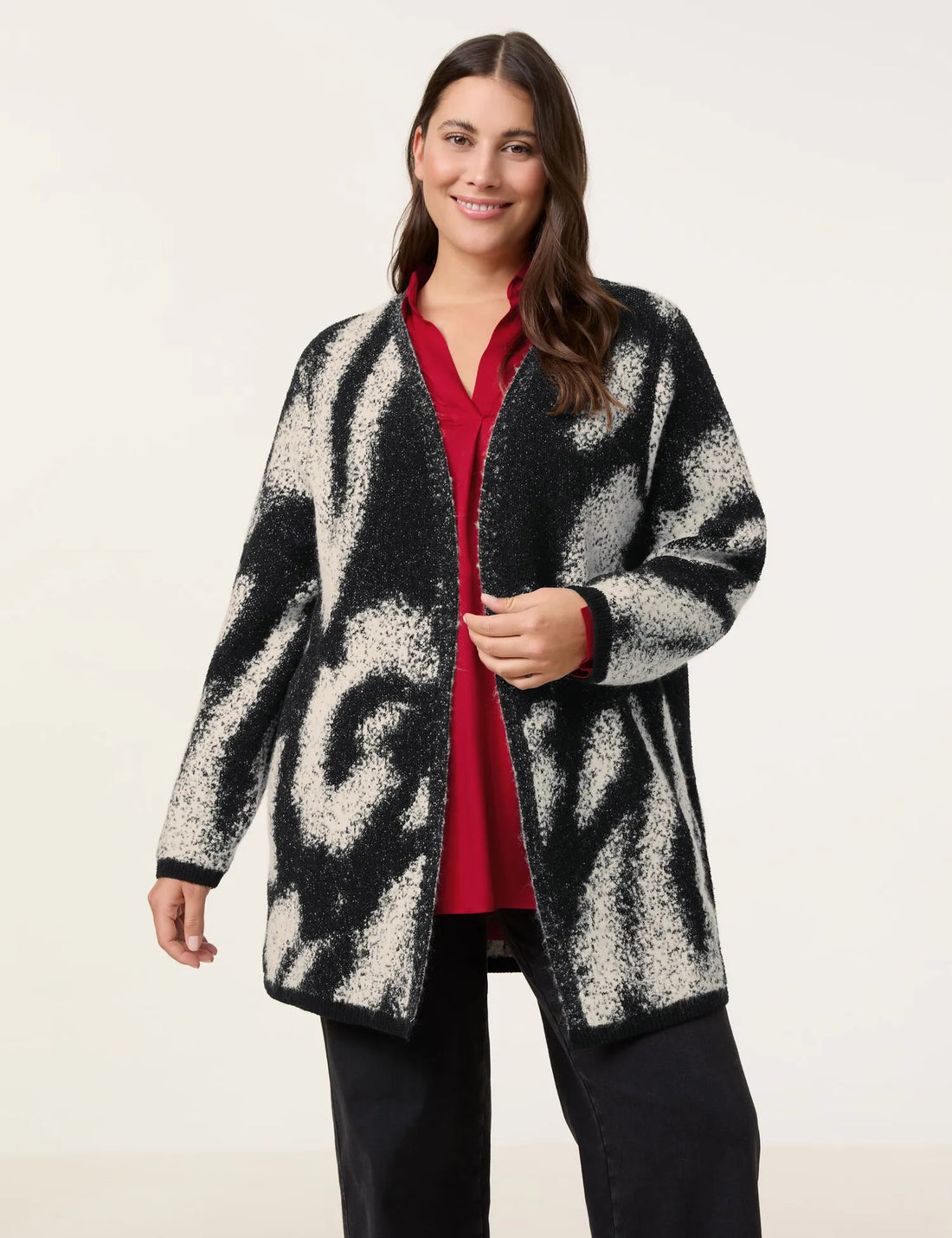 Gerry Weber_Black Patterned_Jacket knit_632601-25103_1102_01