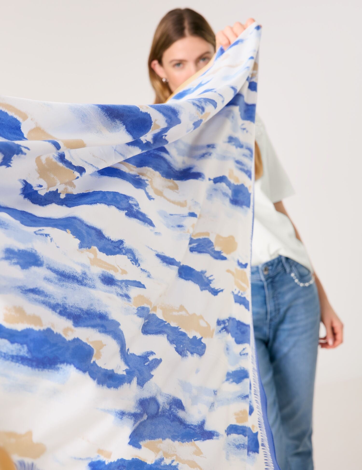 Taifun_Scarf with a Print_700304-13102_8992_08