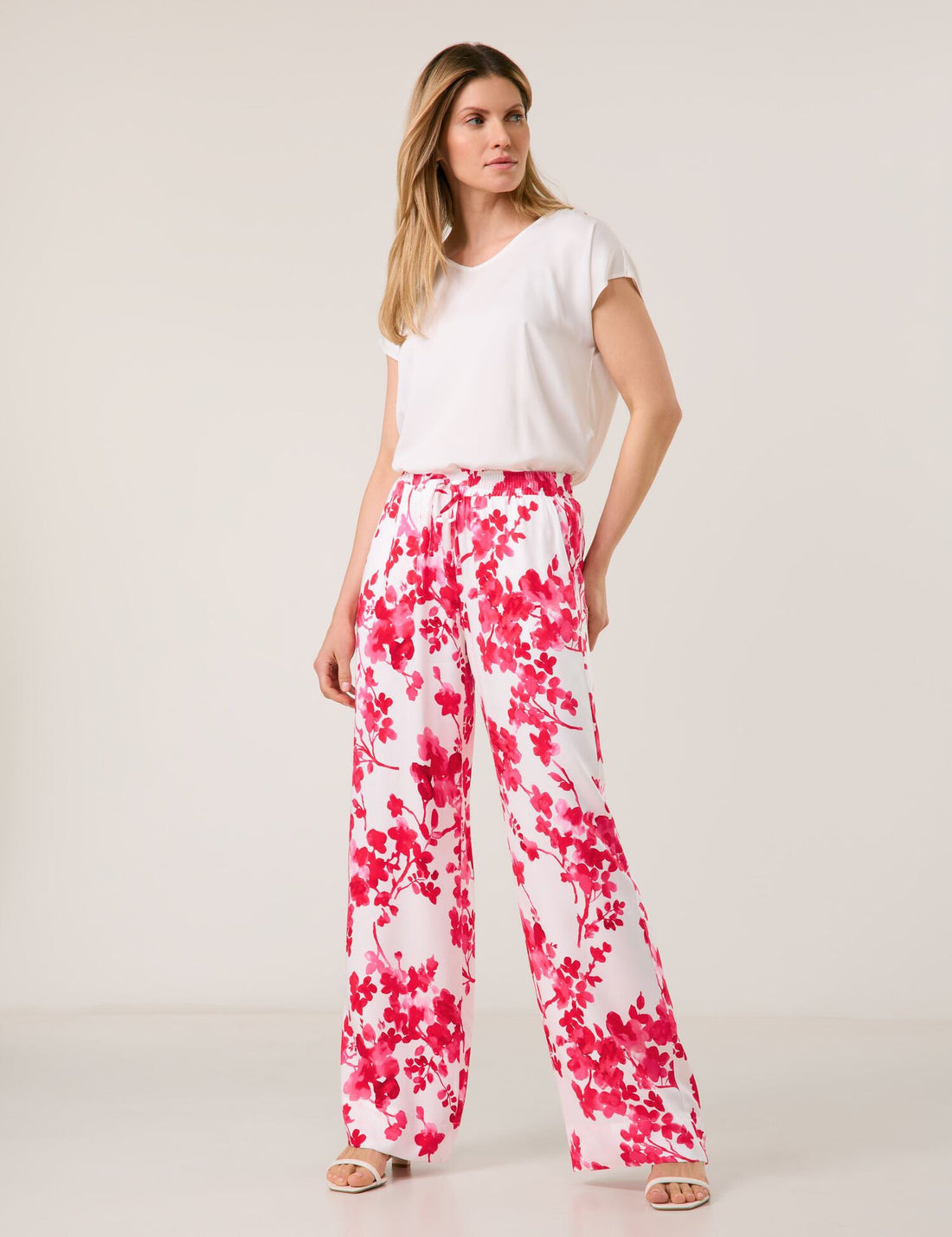 Taifun_Palazzo Trousers with a Floral Print_720334-11203_6612_01
