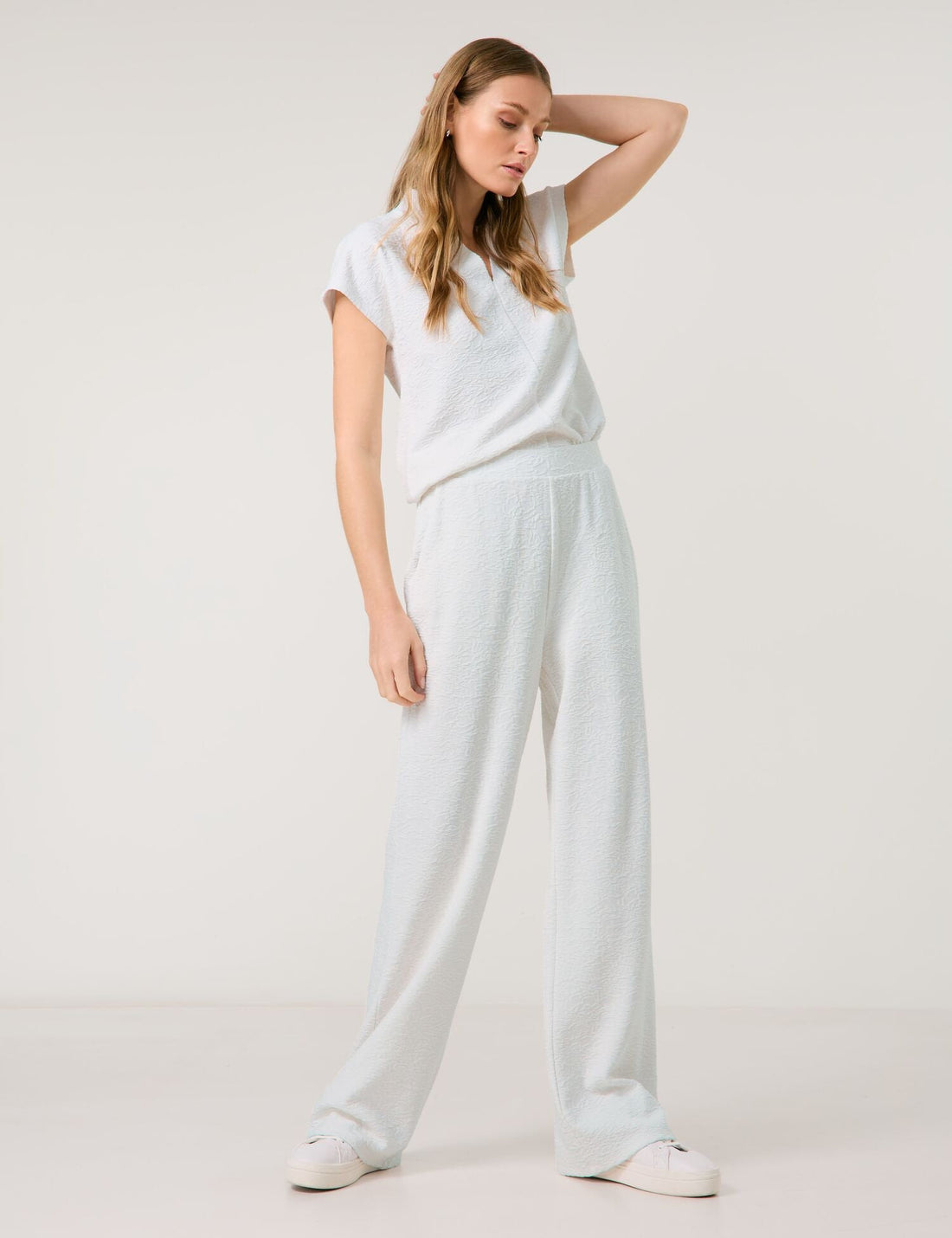 Taifun_Pull-On Trousers Made of Stretchy Textured Jersey_721302-16146_9700_01