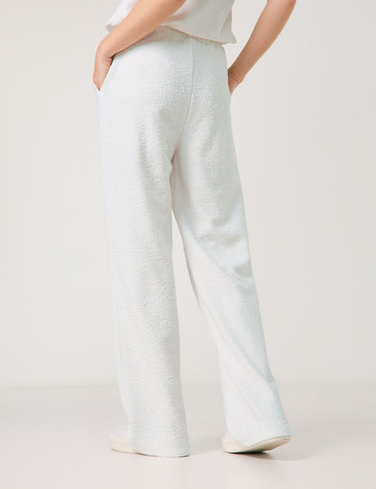 Taifun_Pull-On Trousers Made of Stretchy Textured Jersey_721302-16146_9700_06
