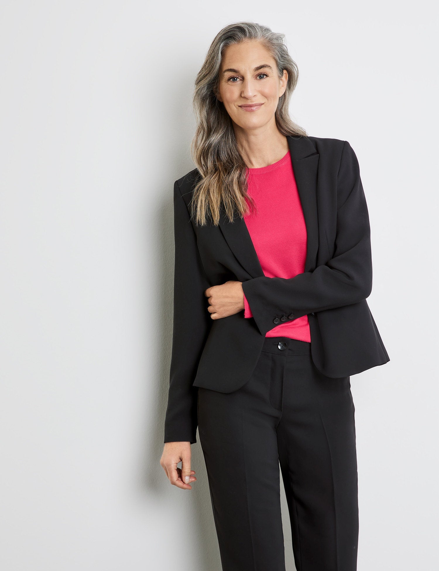 Gerry Weber_Classic Blazer with a Lapel Collar_935026-71944_11000_01