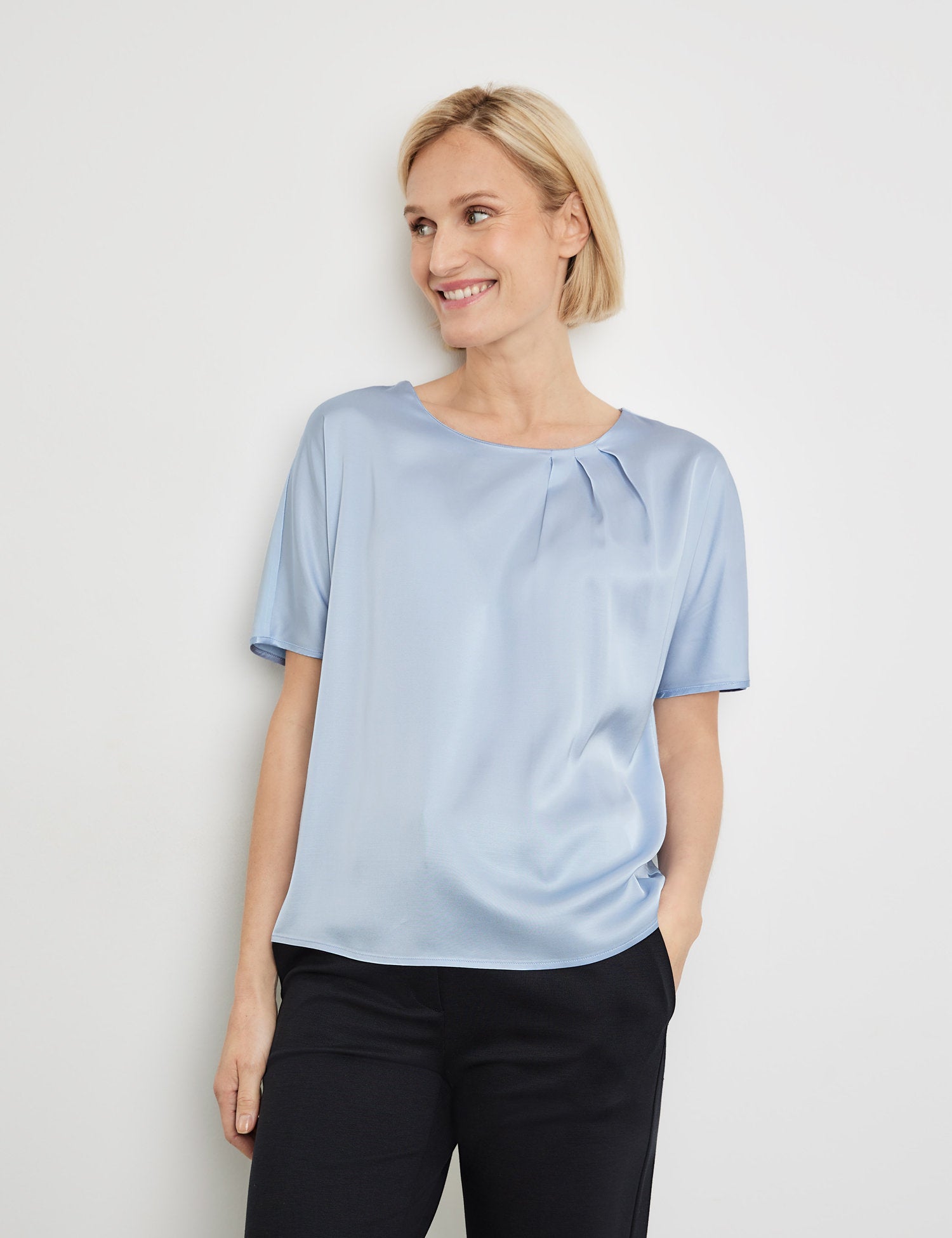 Flowing Blouse Top With Fabric Panelling_977047-35033_80935_03