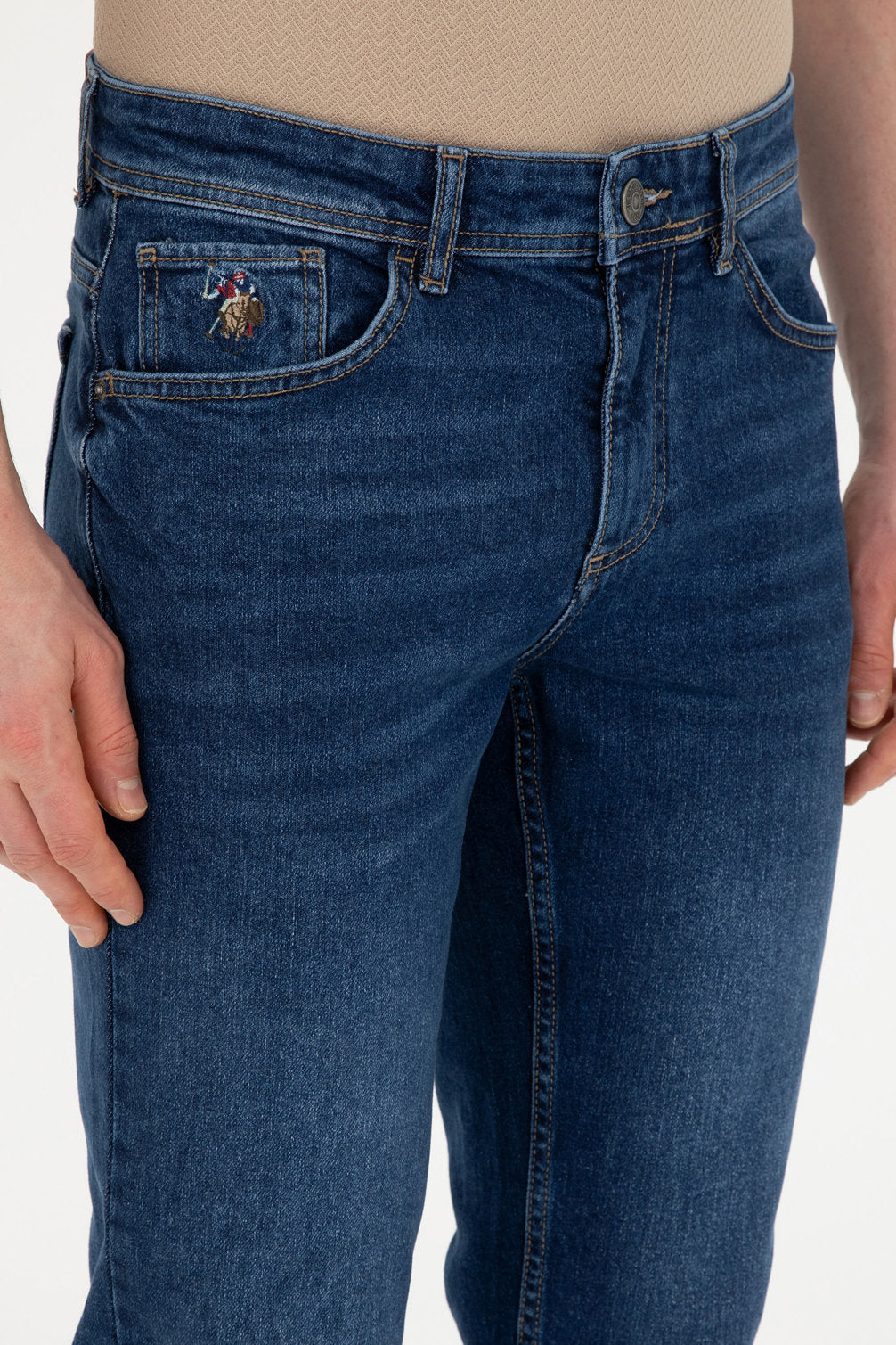 Dark Wash Standard Fit Jeans_G081SZ0800 1826724_DN0022_05