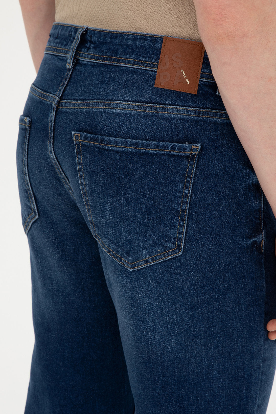 Dark Wash Standard Fit Jeans_G081SZ0800 1826724_DN0022_06