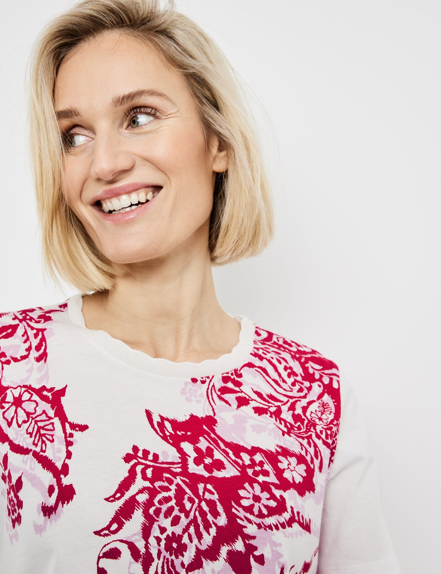 Top With Mid-Length Sleeves And A Wavy Neckline