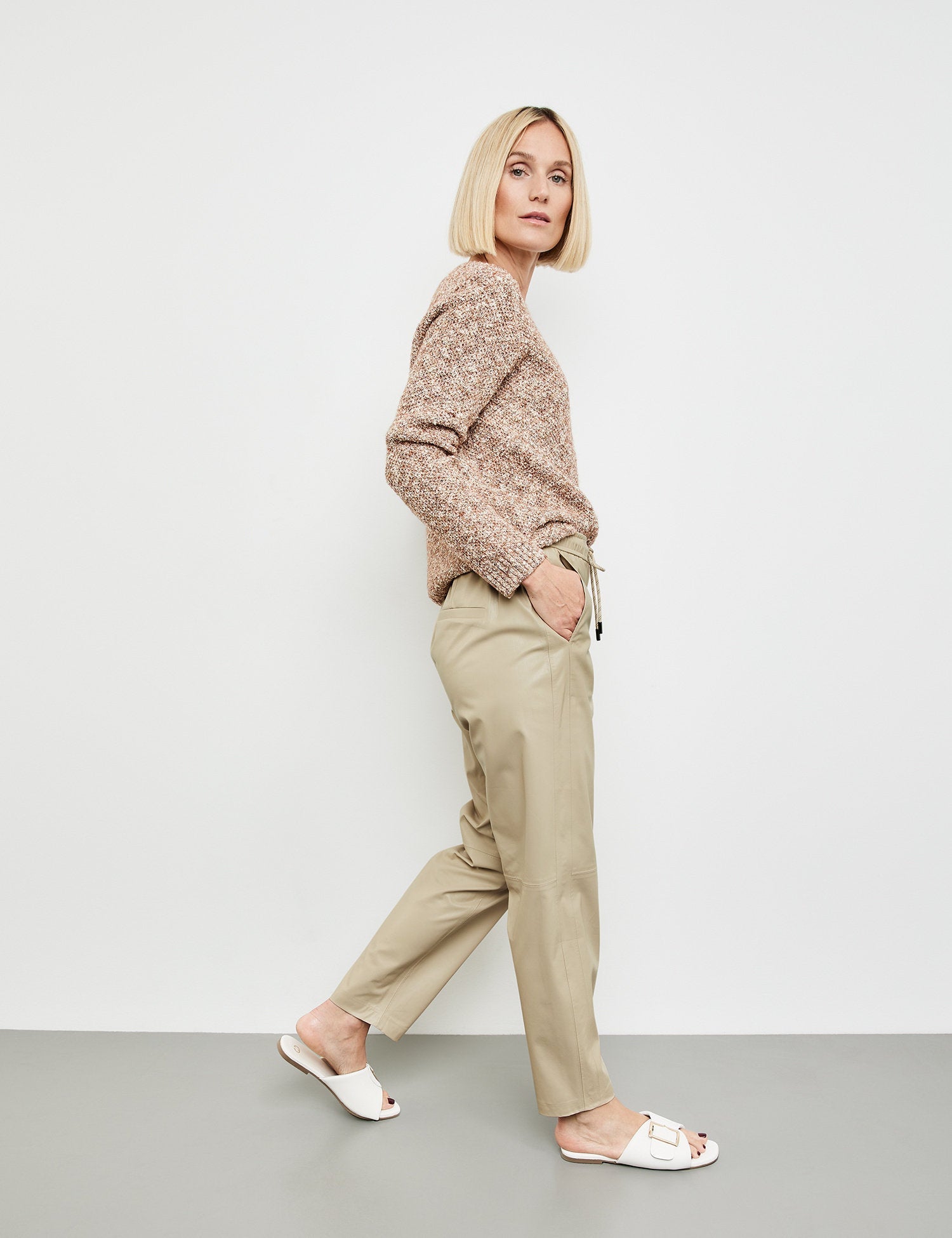 Faux Leather Tracksuit Bottoms With An Elasticated Waistband_220018-31223_90543_05