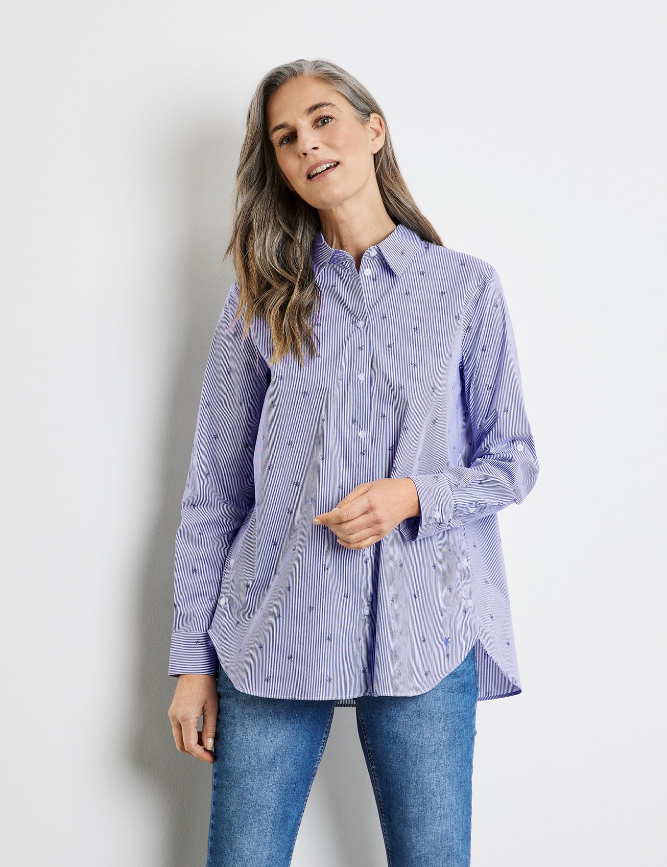 Striped Blouse With Button-Fastening Side Slits_260003-66409_8096_01